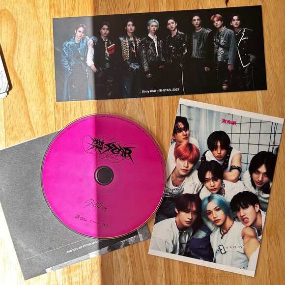 Stray Kids - ROCK-STAR, Roll Ver. [8th Mini Album] - Picture 2 of 4